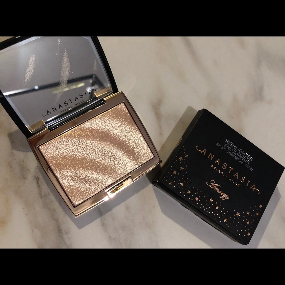 Anastasia Beverly Hills Amrezy Highlighter